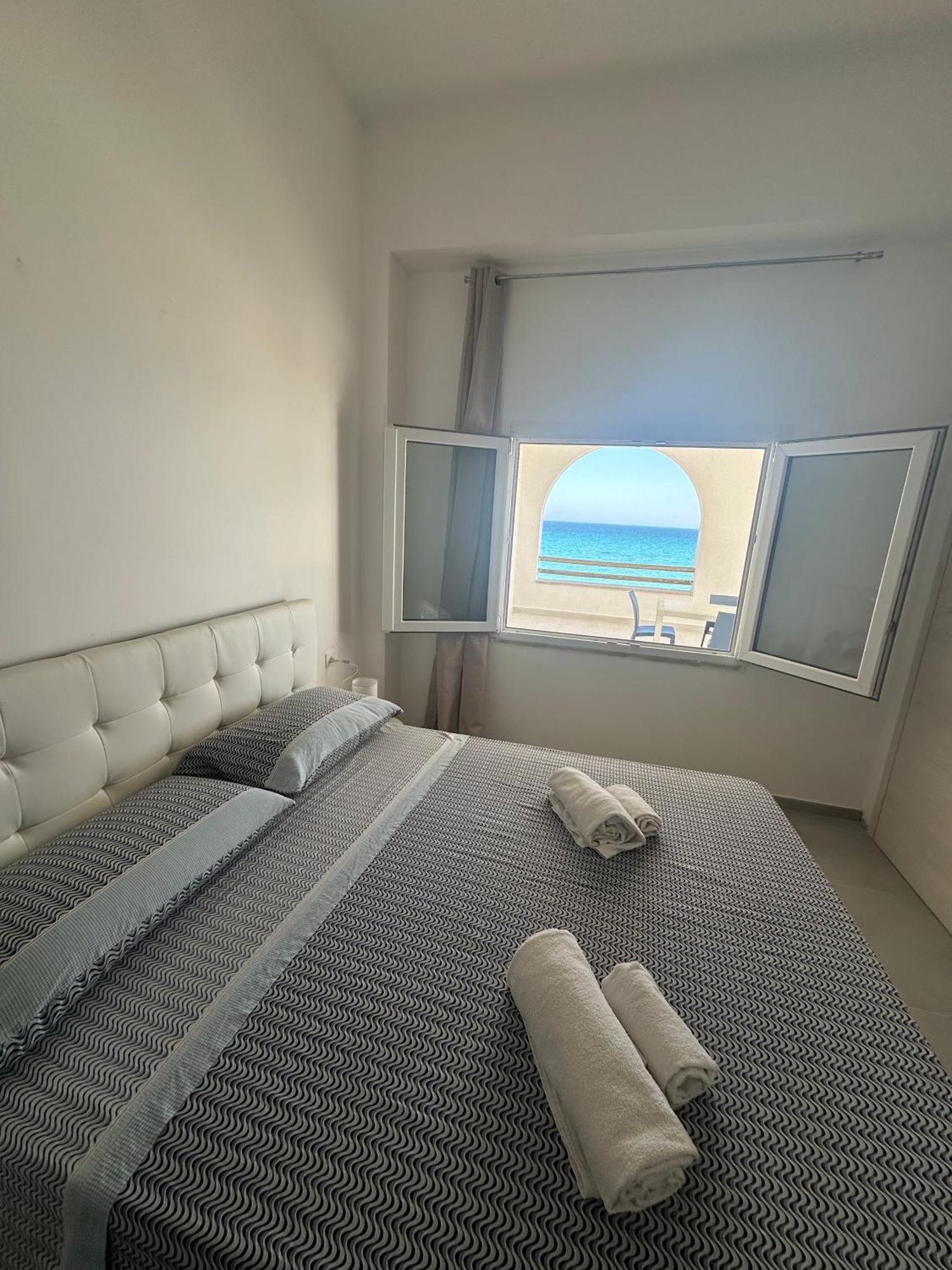 Отель La Riva Lido di Noto Экстерьер фото