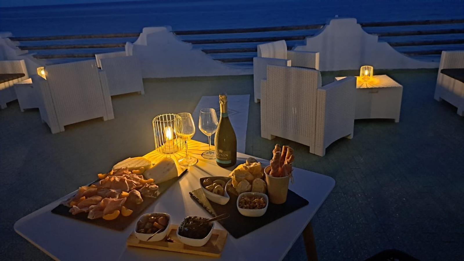 Отель La Riva Lido di Noto Экстерьер фото